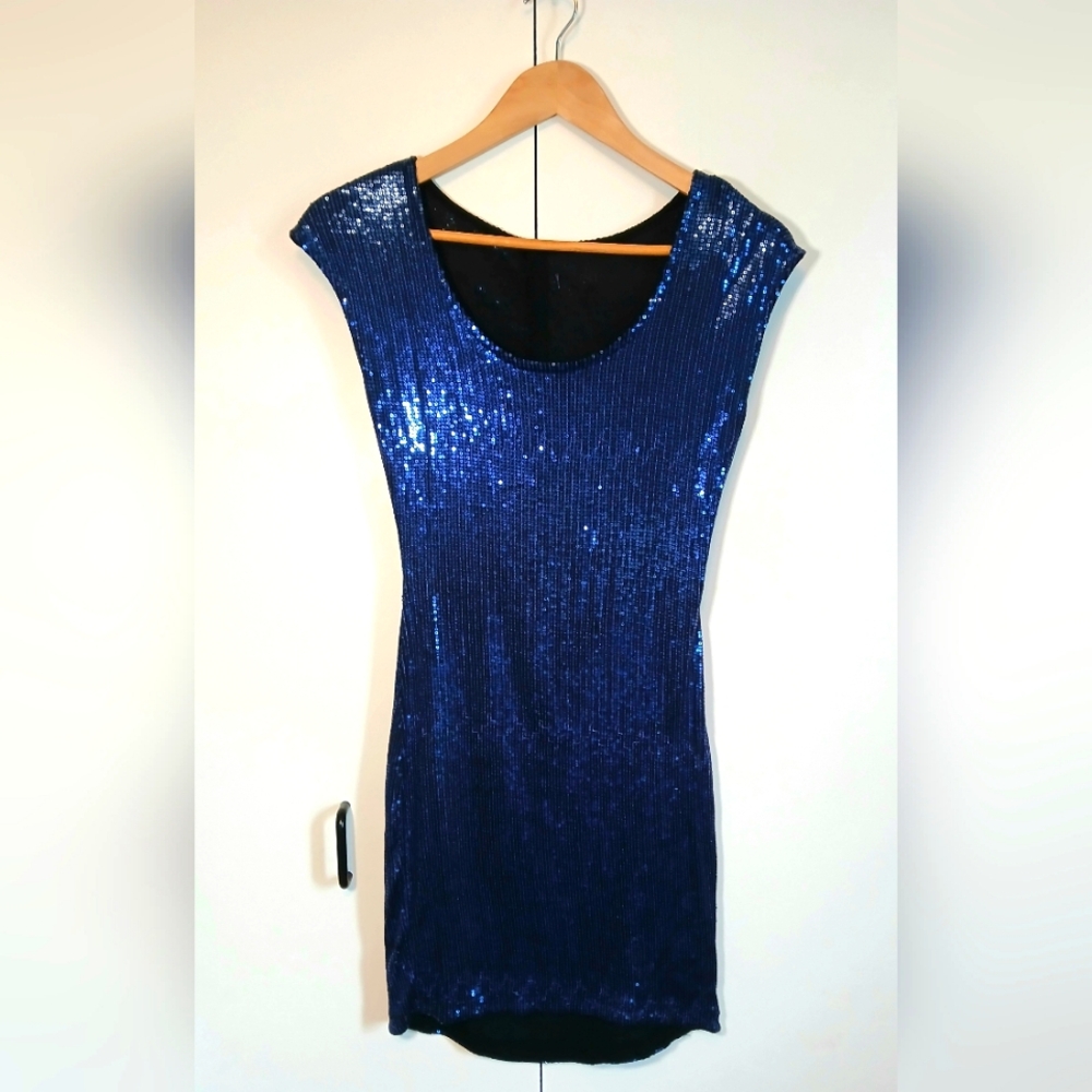 Blue Sequin Bodycon Party Dress – Sleeveless Scoop Neck – Size Medium